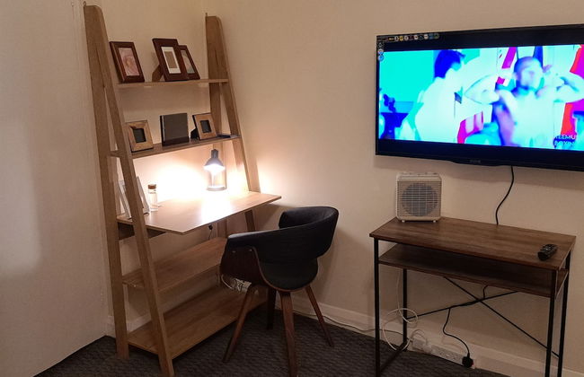 Family-friendly Studio Flat in Dagenham - Photo 5