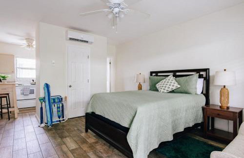 Studio in Pompano Beach two blocks from the Ocean - Photo 2
