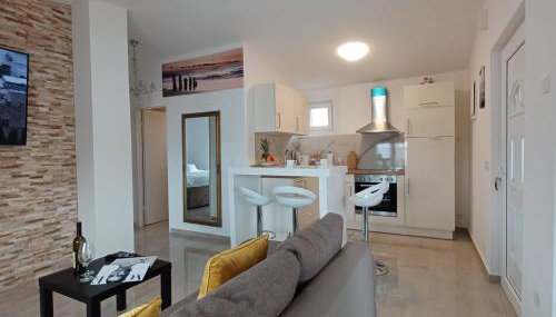 Beachfront Apartment With Balcony and Sea View - Foto 5