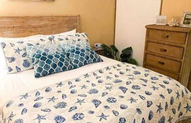 Beach gem! Hot Tub/EV/2bd/3.7mi beach/.5mi outlets - Foto 24