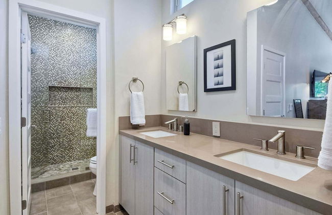 Fresh & Modern 3 BDR Just Blocks From Beach! - Photo 19