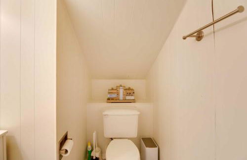 North Carolina Retreat - Deck, Grill and Creek Views - Foto 19