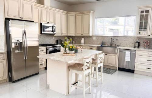 Luxury Oasis in Central Valley w Pool & Spa Topeka - Foto 14