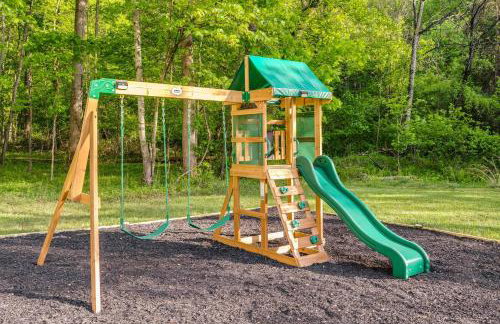 NEW! Shenandoah family & dog friendly cabin - 5 min walk river with private river access, BBQ, playground, fire pit - Foto 10