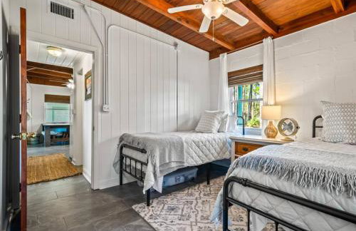 Shoreline Serenity- The Golden Goat on the Bay - Foto 13