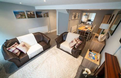 2 Bed Sleeps 4 Central Haverfordwest Town House - Foto 1