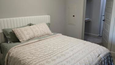 The Trendy Den - Photo 3