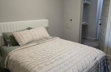 The Trendy Den - Photo 3