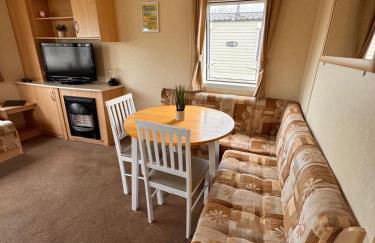 3 Bed Caravan - Sleeps 8 - Pet Friendly, Parking - Foto 59