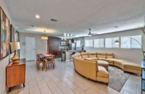 Relaxing 1 Story Villa Hot Tub BBQ By the Strip - Foto 17