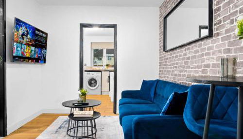 Spacious 5 Bedroom & 5 Bathrooms House - Garden - Parking - Netflix 376MW - Foto 2