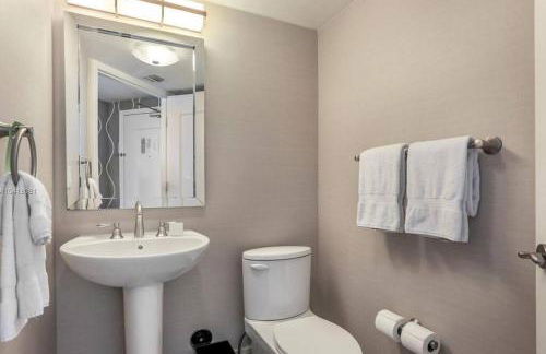 Fontainebleau Hotel Ocean View Fits 6! 1 BED/2 BA - Photo 15