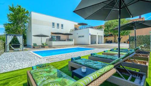 Luxury Villa Nikoma with heated pool and whirlpool - Foto 2, sunbed