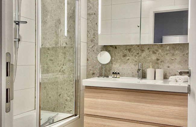 Luxury 2BR 2BA Near Fashion District by Oneluxstay - Foto 43