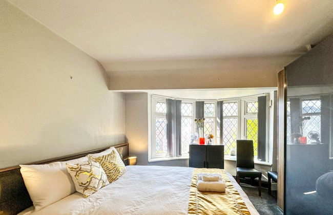 Beautiful Detached Villa - Jacuzzi Bath - Parking - Foto 34