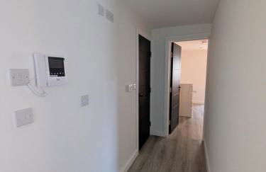 Modern Central Apartments with Balcony - Photo 21