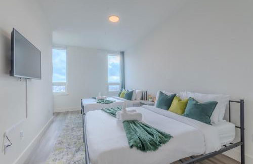 Emerald Escape, Free Parking, 2 Bath, Sleeps 8 Near American Dream and The Airport, King Bed and 2 Queen Beds, Washer and Dryer - Foto 21