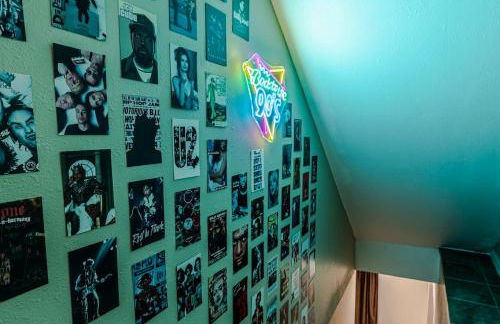 Retro Retreat - Fire Pit, Billiards, Media Room, Games - Photo 16