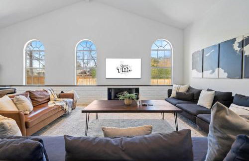 Luxury Austin Retreat w Pool, Games, Sleeps 12 - Foto 3