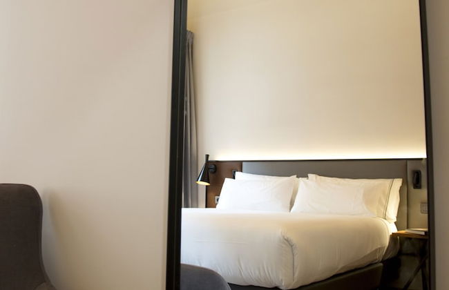 Prisma Suites - Photo 8