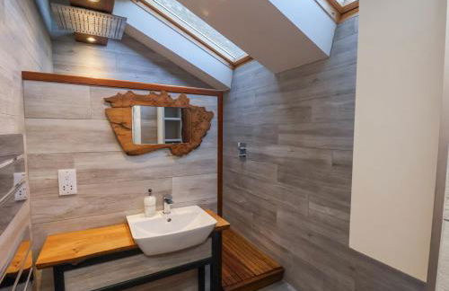 Beacon House - Photo 41