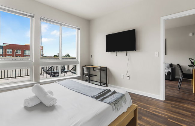 Huntington Apartments near Huntington Metro - We Host - Photo 11