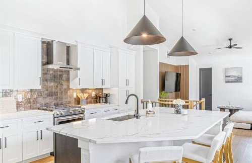 Modern 4BR Uptown Oasis! - Foto 14