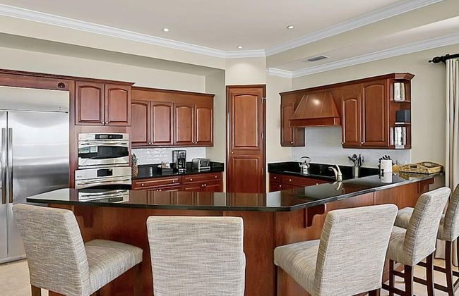 Luxury Penthouse Condo With 360 Oceanviews - Photo 4