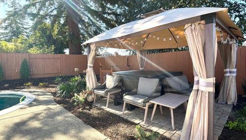 NEW cozy beautiful house with pool and hot tub - Foto 4, Garden, Garden view