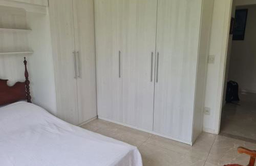 Apto 2 ambientes 1 quarto e a sala Cond Reserva do Sahy - Foto 37