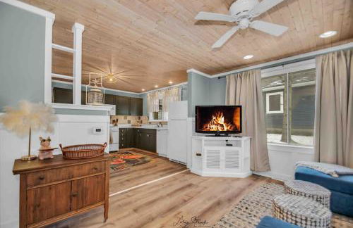 Beachglass Cottage - Family Friendly Kids and Pets - Photo 3