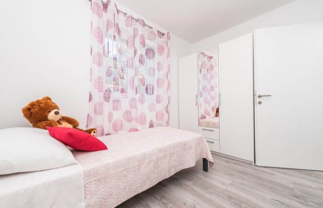 Lovely Apartment in Pakostane With Terrace - Photo 6