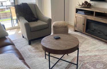 Focus Up at the Mountains Ski Retreat Hot Tub MTN Green - Foto 5