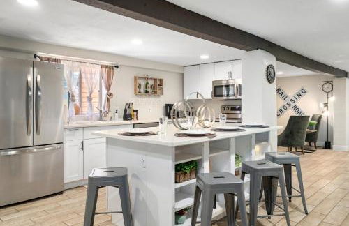 NEW I Hot Tub I Game Room I Arcade 15k Games I Nearby Hikes - Photo 11