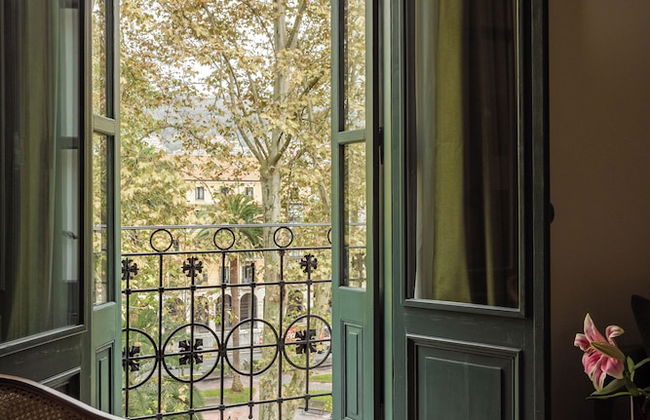 Batimont Suites & Apartments - Photo 16