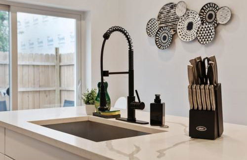 Pet Friendly 3 Bdrm House with Private Yard - Foto 14