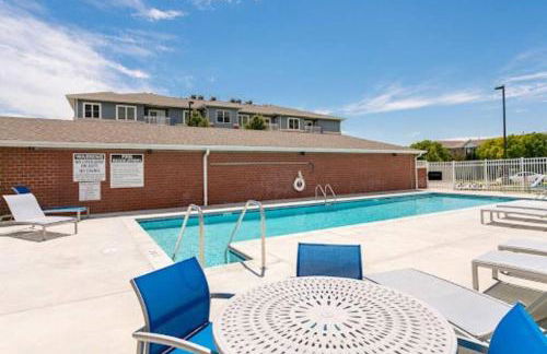 BEAUTIFUL COZY CONDO with POOLS/GYM-SELF CHECK-IN - Foto 19