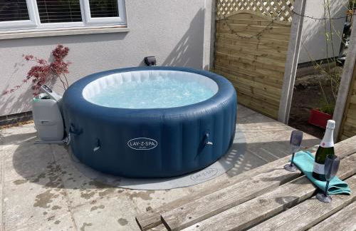 Large New Studio Apartment and Hot Tub - Private Hideaway in the Brecon Beacons - Photo 13