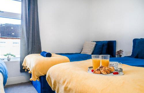 2 Bedroom House, 5 Single Beds, Fast WiFi - Photo 44