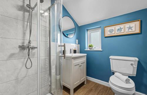 3-BR Luxe Cowes Cottage Harbour Views, Sleeps 6, with Private Garden - LONG TERM STAY WINTER SPECIAL OFFER AVAILABLE! - by Blue Puffin Stays - Foto 23