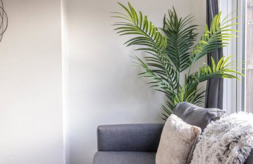 Modern 3 Bed House-Free Parking-by Holiday Homes - Foto 17