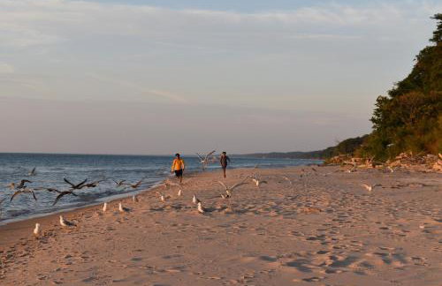 4BR Spacious Condo, Private Lake MI Beach Access, Outdoor Heated Pool - Photo 2