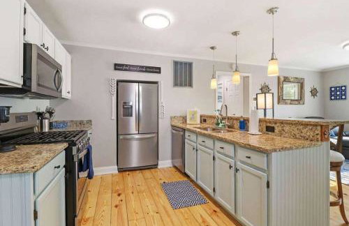 Cute & Cozy Lakeview House on Chain O Lakes with Hot Tub Option - Foto 1