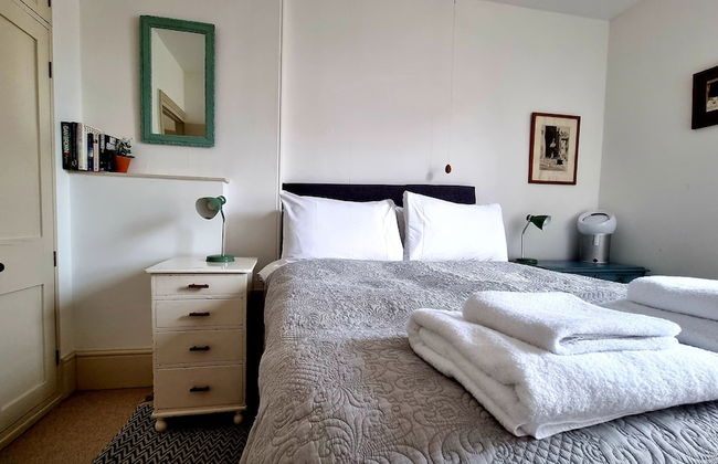 Stylish Town Centre Apartments - Photo 16