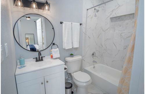 Delightfully Renovated 4 Br/2 BA Near DT Riverwalk - Foto 38