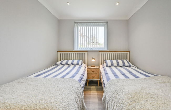 2 Bed Villa Sleeps 4 - Wifi, Garden, Sea Views - Foto 7