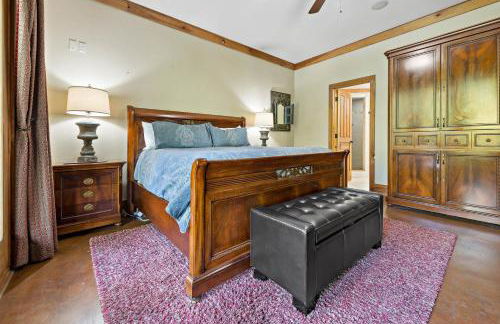 Lakefront Retreat Luxury Home with Private Dock - Photo 49