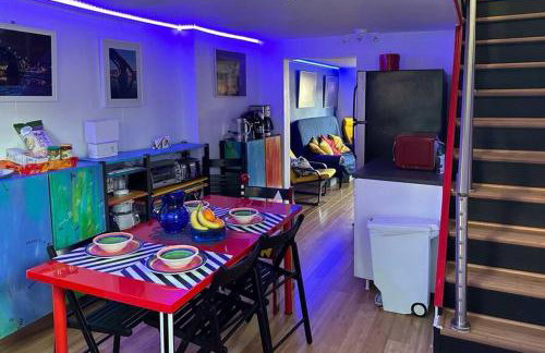 Unique Artsy 2 Bdrm Apt 1.5 mi from Downtown - Foto 1