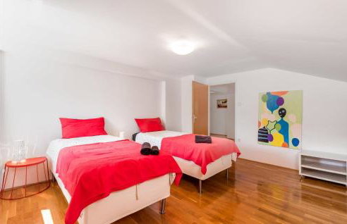 4 Bedroom Gorgeous Home In Jurdani - Photo 47