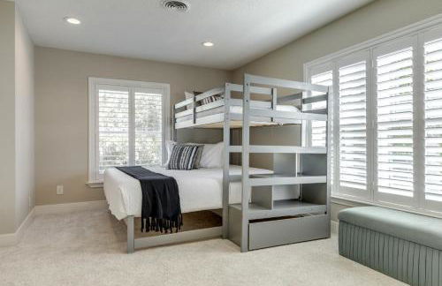 Stunning Waterfront Rental Property with Private Dock and Pool - Foto 20